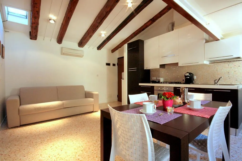 Biennale Apartman Velence 0*,